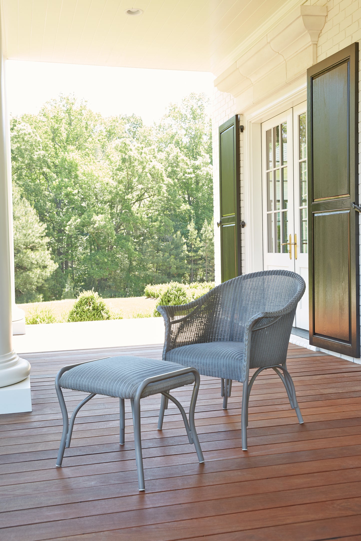 Lloyd Flanders All Seasons Lounge Chair with Padded Seat
