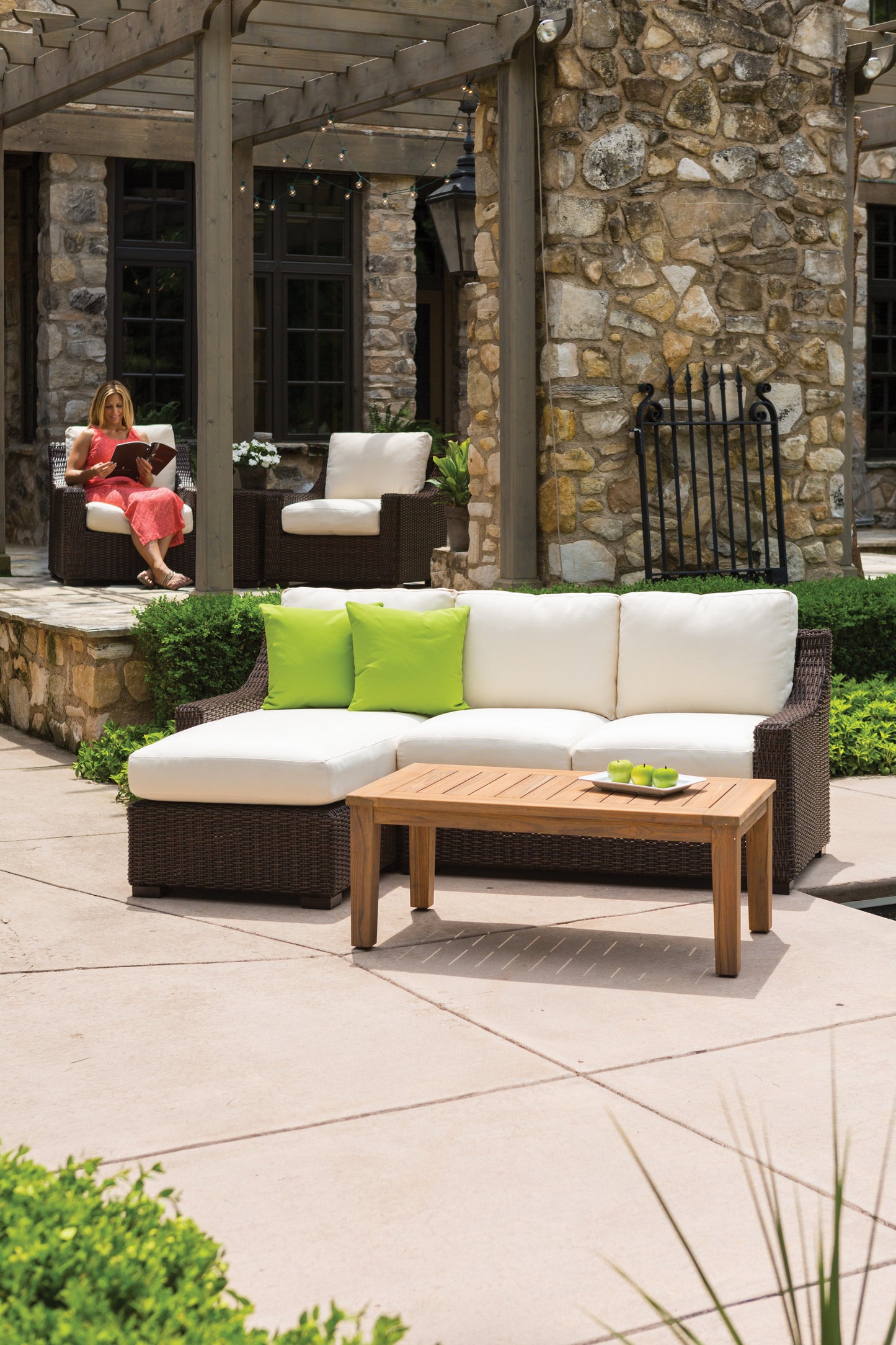 Lloyd Flanders Mesa Right Arm Chaise in Pecan Finish
